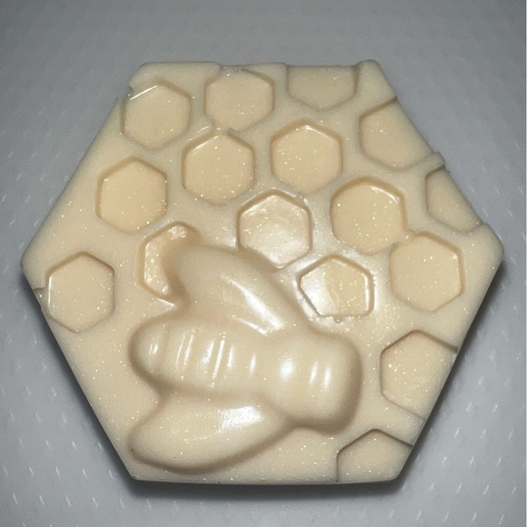 Bumble | All Natural Goat Milk Soap 2.5 oz Bar - Picture 2 of 7